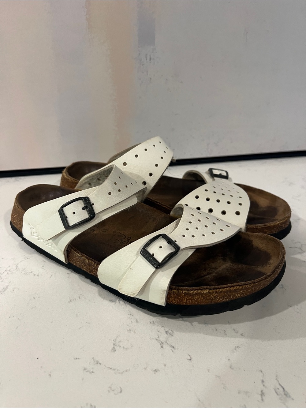Birki's by Birkenstock white perforated Freeport sandals size 40 U.S. size 9-9.5